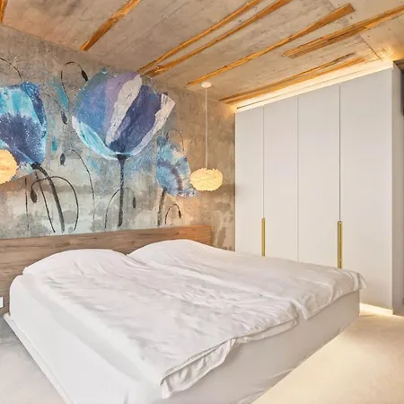 Design Lux Wisdom In Bamboo Garden,no Shoes Allowed Inside